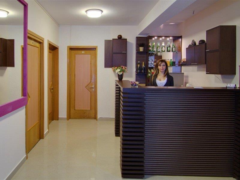 Hotel Tranzzit Boekarest Buitenkant foto